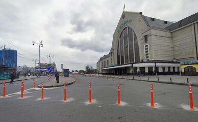 На Вокзальной площади кардинально изменили схему движения: нового для водителей и пешеходов