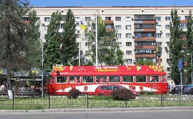 Прощай, легенда: киевский детский трамвай-MacDonalds отправили на металлолом