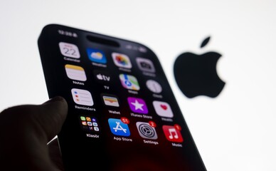 iPhone отримає підтримку супутникового інтернету Starlink для надсилання повідомлень