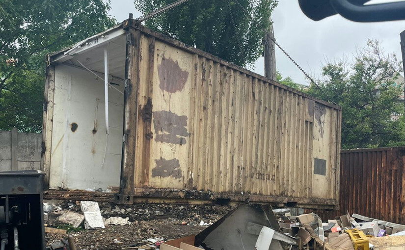 Коммунальщики снесли рынок в "Яме" возле Киевского вокзала &mdash; после лет жалоб и скандалов - фото