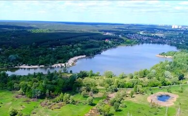 На Оболони открылся обновленный пляж на озере Министерка