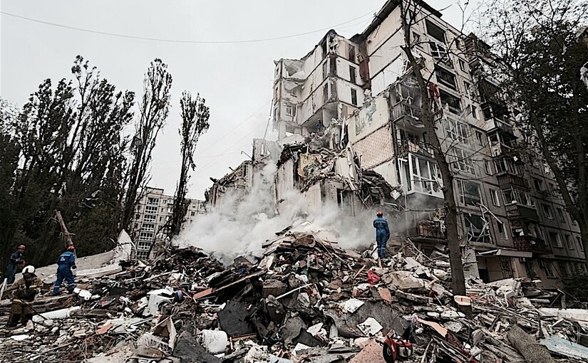 У Києві завершили пошукові роботи після російського обстрілу &mdash; загинули 32 особи - фото