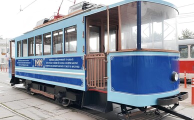 На киевский Подол вернулся легендарный ретро-трамвай после десятилетнего перерыва