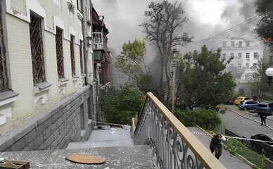 Російський обстріл пошкодив Дніпровський художній музей: зруйновано фасад та вибито вікна