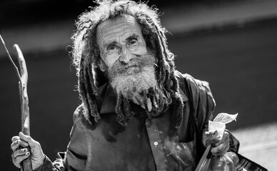 Водолаз, підводник чи самотній пенсіонер — що відомо про дніпровського бігуна Олександра