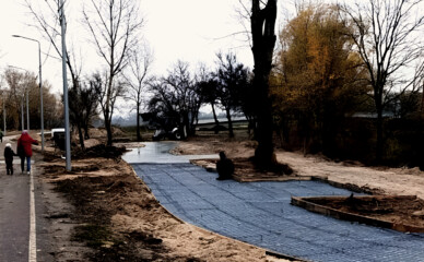 На Оболоні бетонують парк біля вулиці Прирічній: мешканці вимагають зупинити роботи