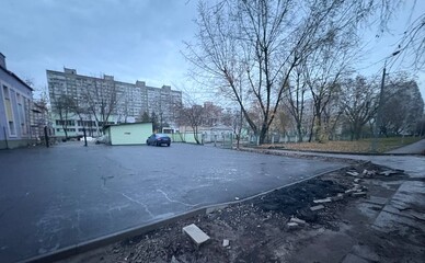 Активіст розкритикував благоустрій біля ветеранського центру на Харківському масиві