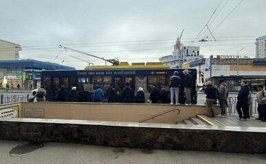 На Лук'янівці пасажирів висаджують на дорогу через недбалість комунальників