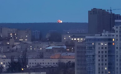 Під час нічної атаки вже постраждали 11 людей, загинула жінка на Київщині, тривога ще триває