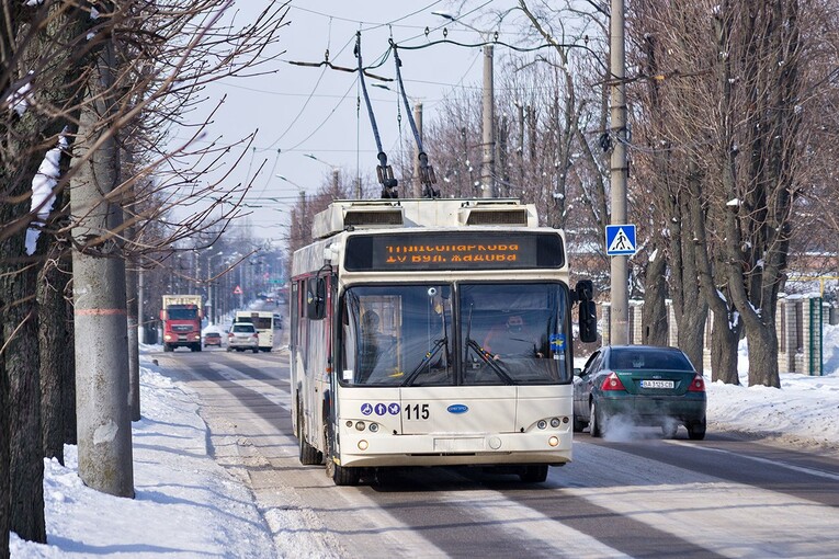 В Дніпрі змінили маршрути тролейбусів та трамваїв через ремонтні роботи