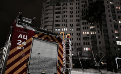 У мережі з'явилося відео прямого влучання шахеда у багатоповерхівку на Дарниці