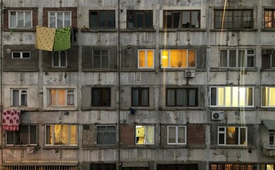 У Дніпрі за 1,36 млн грн встановлять другі тамбурні двері у під’їздах