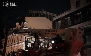 У Києві пошкоджено гімназію під час атаки РФ, а діти перечекали тривогу в укритті