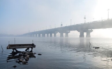 У Києві спростували фейк про нові правила проїзду мостом Патона