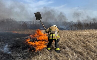 Киевлян начали штрафовать до 30 тысяч гривен за сжигание травы и листьев