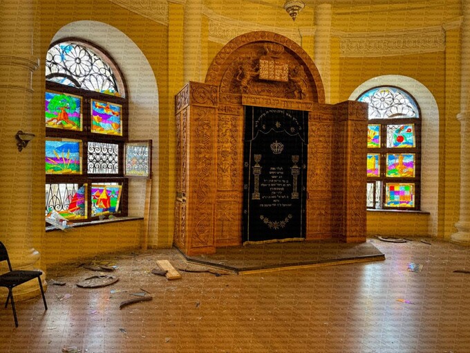 В Одессе после атаки дрона горела синагога ХІХ века: внутри не осталось ни одного целого стекла