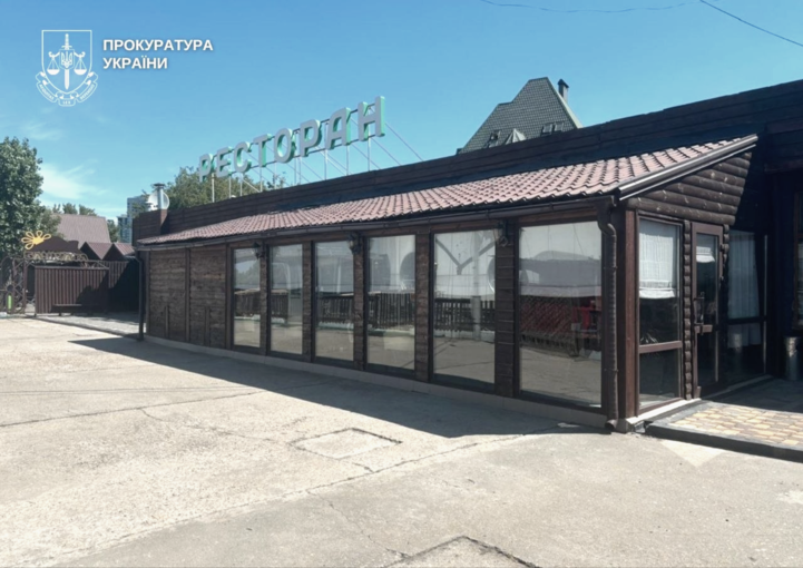 На Осокорках на березі Дніпра з'явився незаконний комплекс відпочинку на 0,4 га