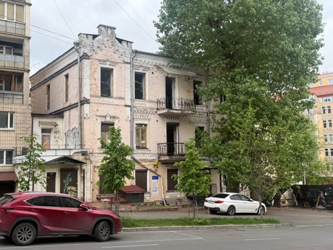 У Києві суд заборонив зводити офіс біля «Будинку з комахами»