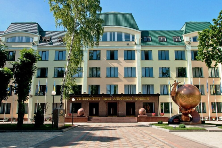 Університет Нобеля із Дніпра посів сьоме місце серед кращих приватних вишів України