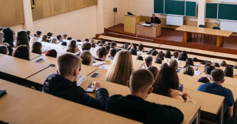 Відстрочку для студентів в Україні скоротили до пів року 