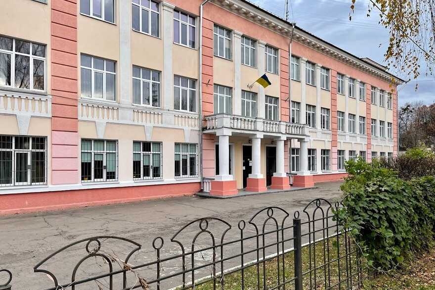 Такою школа була до перефарбовування