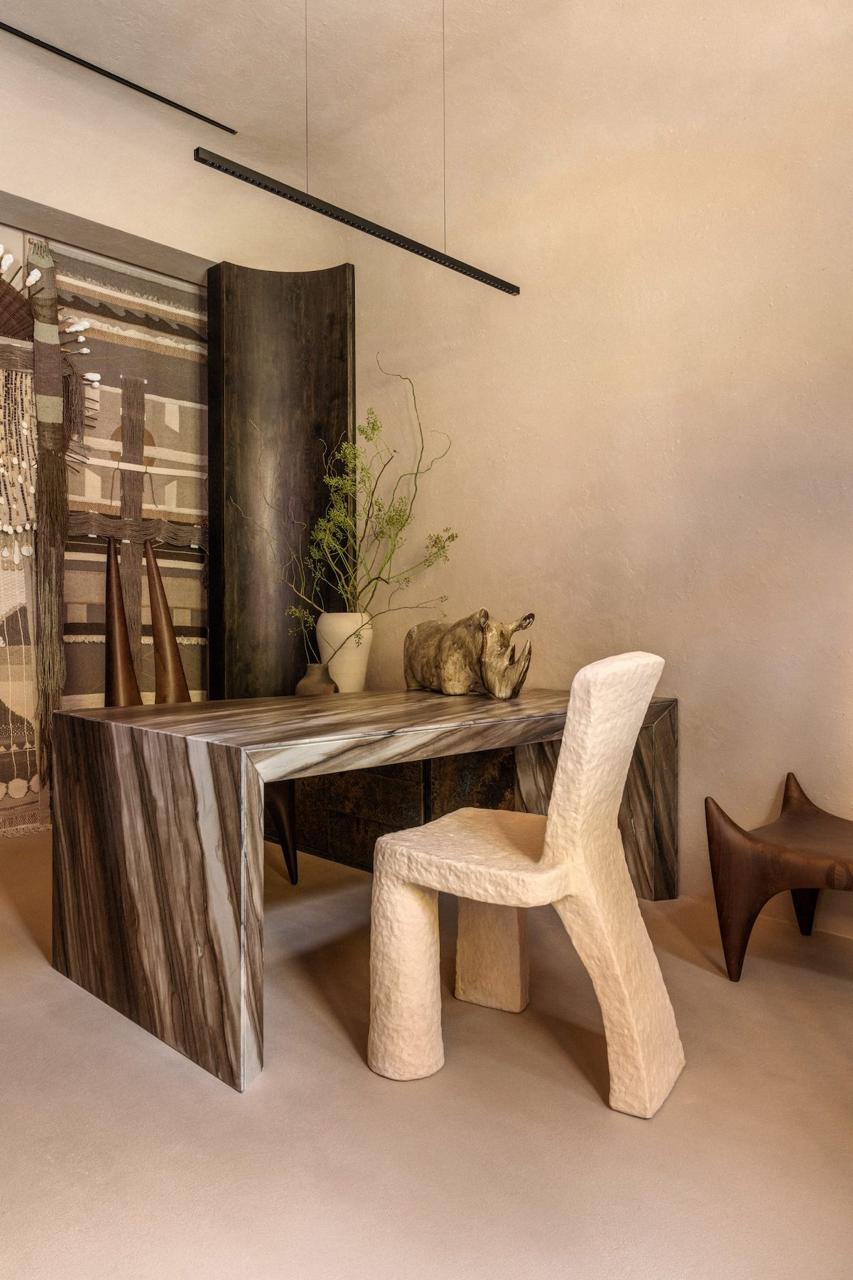 На Терещенковской открыли офис нотариуса с галерейным дизайном и коллекционной мебелью - фото