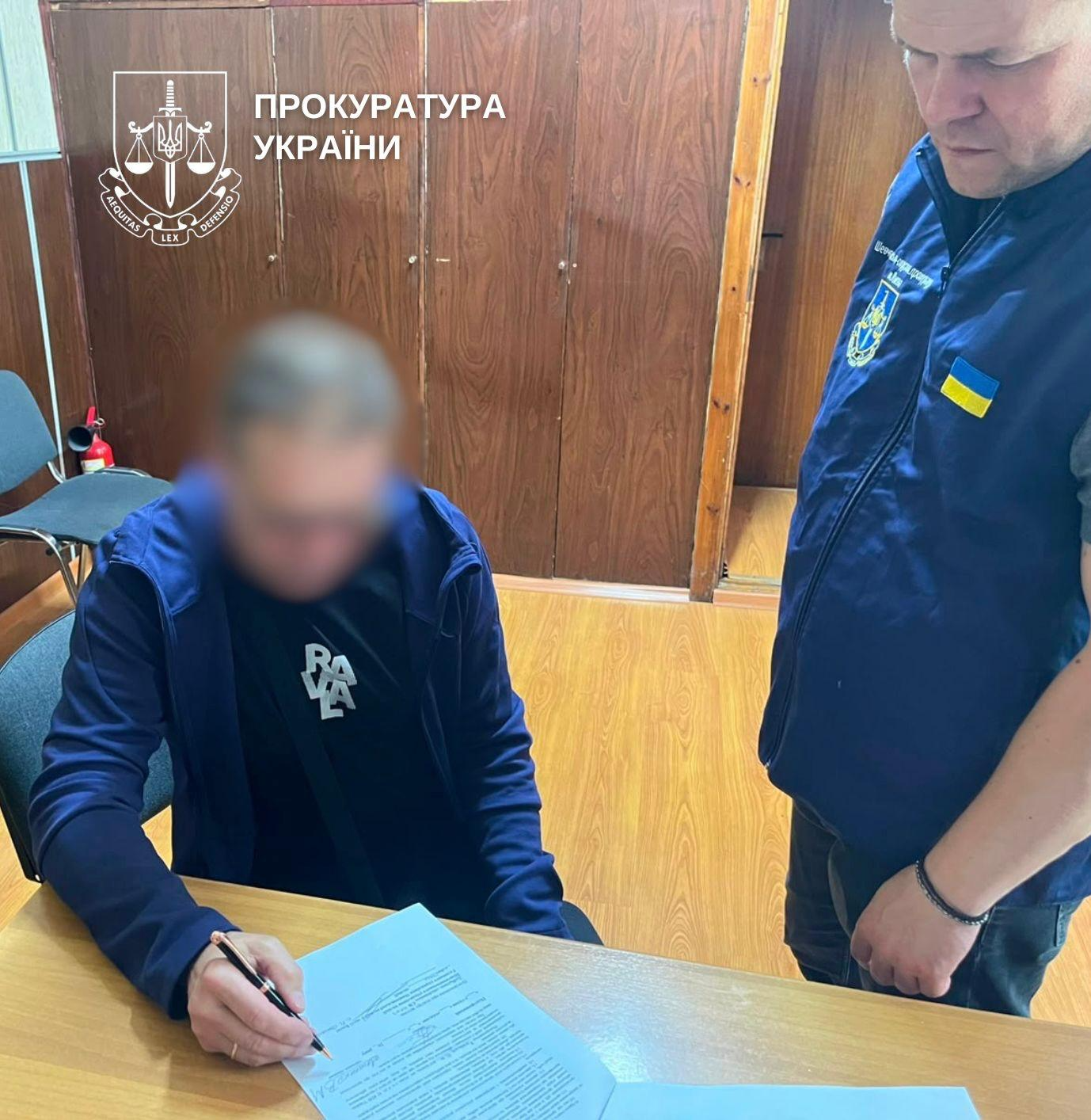 В Киеве мужчина захватил землю в парке &laquo;Сырецкая роща&raquo; - фото