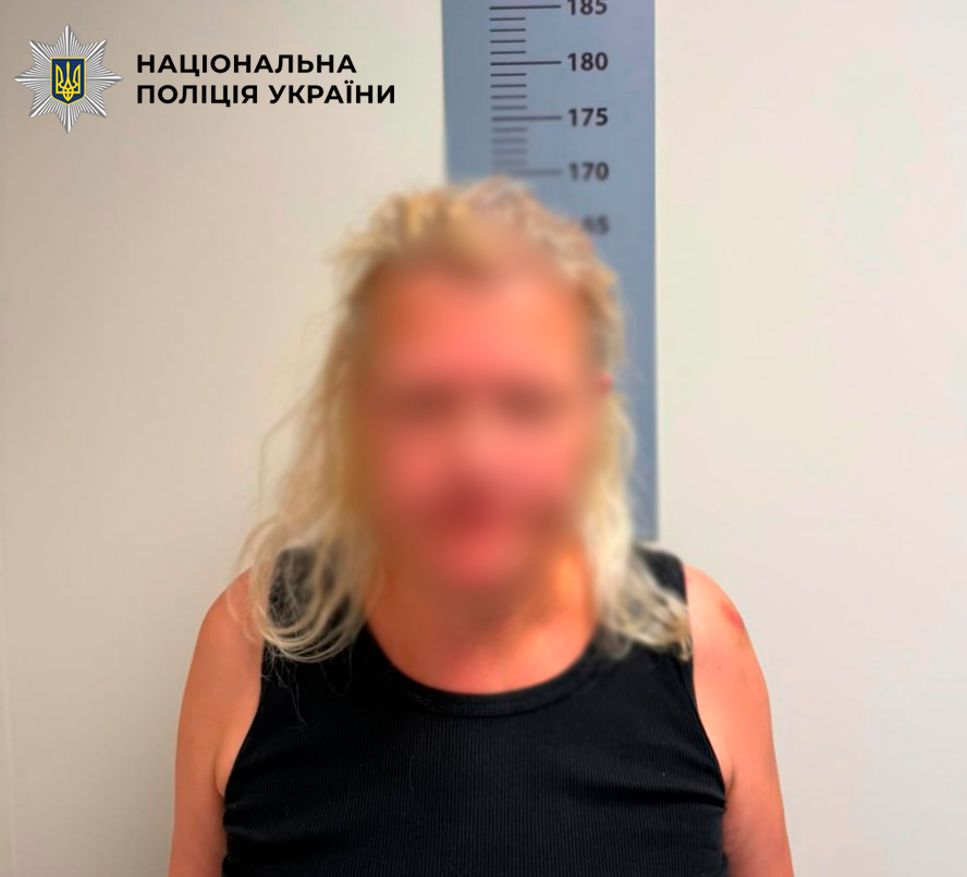 У Києві жінка викинула собаку з балкона четвертого поверху  фото